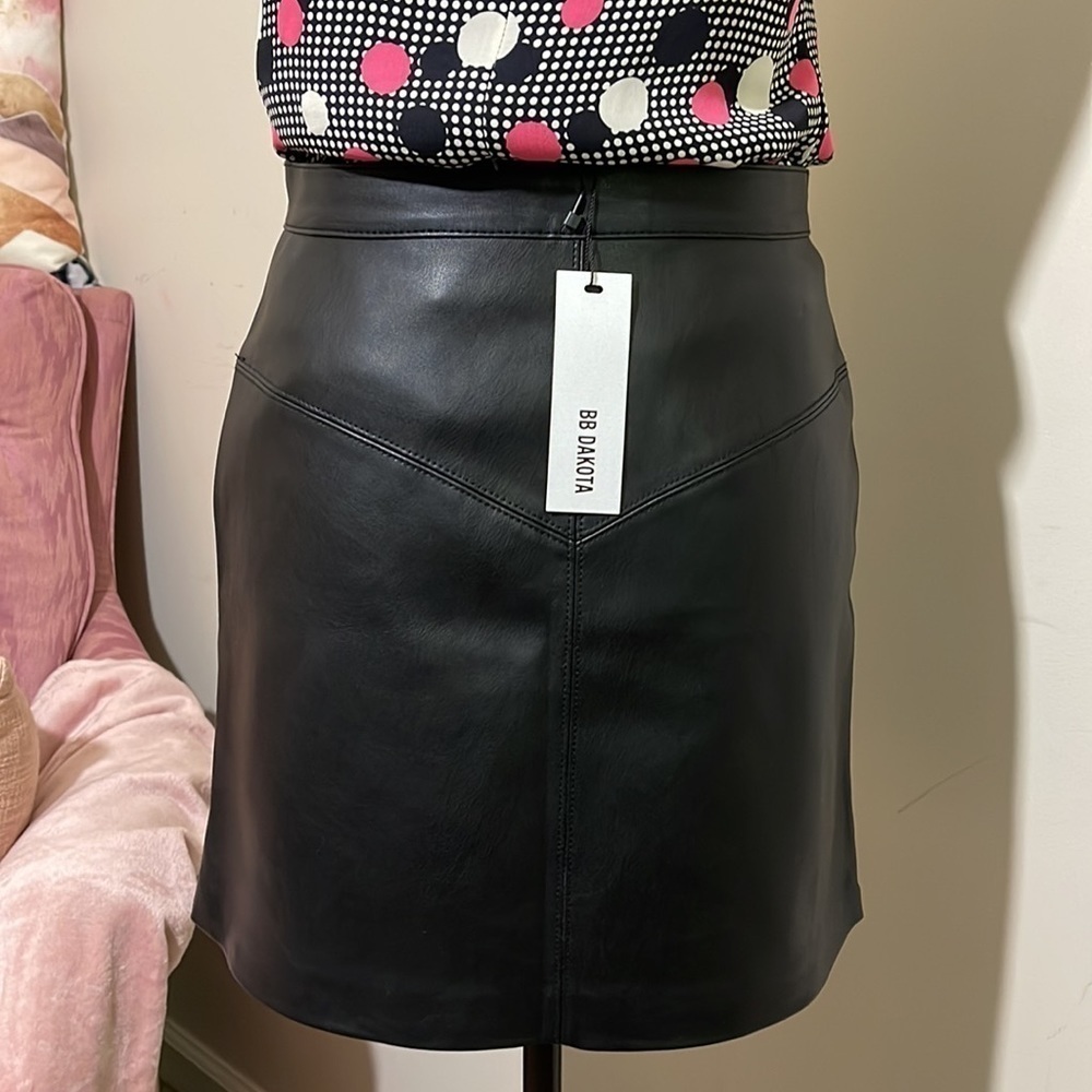 BB Dakota Keep Livin Vegan Faux Leather Mini Skirt in Black size 4 NWT - Picture 13 of 16